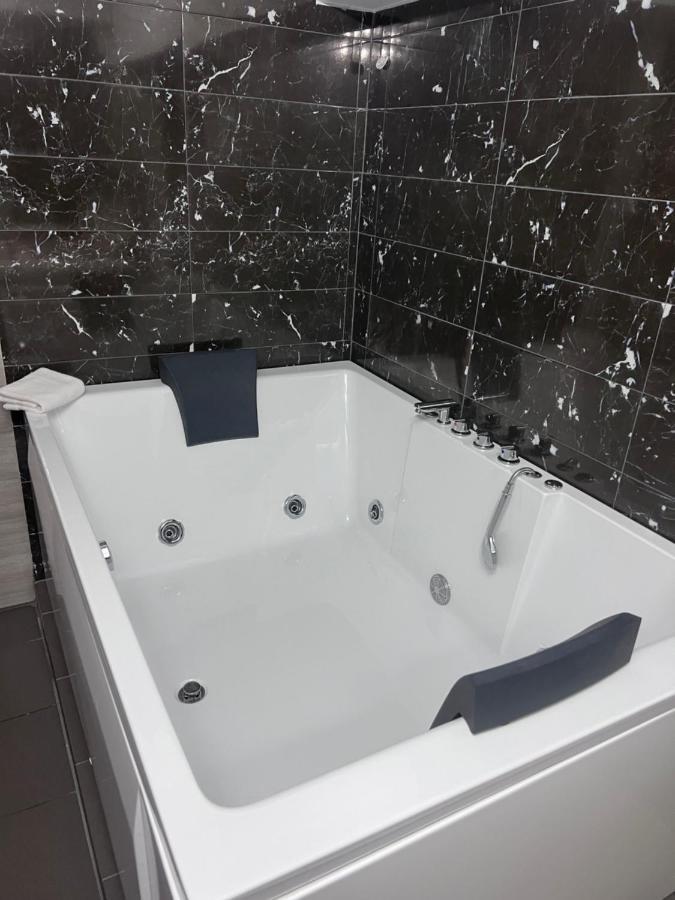 Jacuzzi Suites 2 Thessaloníki Ngoại thất bức ảnh